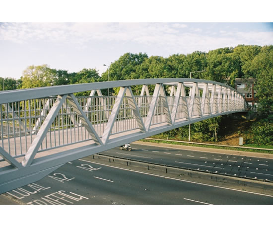 M span. Мост Warren Truss 2trk. Фермовый мост. Колонны пешеходных мостов. Экологически устойчивые мосты.